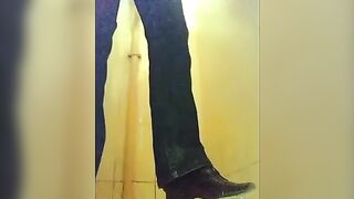 Spy young teen girls in toilet скрытая камера в туалете техникума