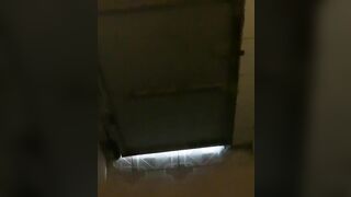Quay lén hs đi tiểu