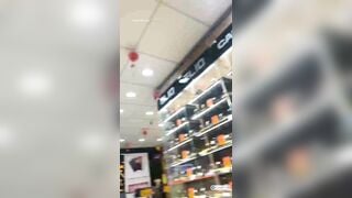 Quay lén dưới váy của e nhân viên TGDĐ xinh đẹp,sao quần lót ướt vậy em?
