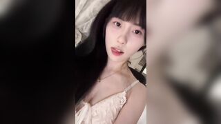Cô ấy xinh đẹp,cô ấy ngây thơ dễ thương trắng trẻo nhưng lại lun có hđ gợi dục