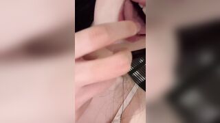 Cô ấy xinh đẹp,cô ấy ngây thơ dễ thương trắng trẻo nhưng lại lun có hđ gợi dục