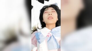 Em Đặng Tịnh k3 mặc cosplay nứng lồn quá nên lẻn vào phòng quay clip tặng anh
