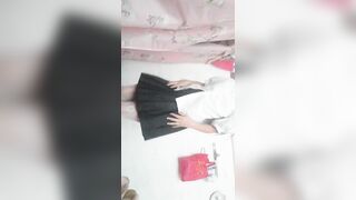 Em học sinh 2k9 mới đi tiệc về cởi váy show lòn