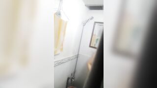 Quay clip em gái thay đồ