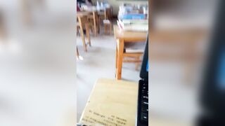 Khi cả lớp còn đg học thì đôi b trẻ mới lớn ở bàn cuối thì bú cu cho nhau bắn đầy mồm