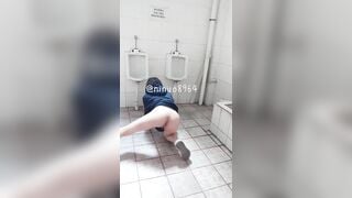 Siêu phẩm em slave đái trong nhà vệ sinh nam cực dâm