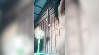 Cô em dân tộc nứng lồn quá tự khiêu dâm ở nhà