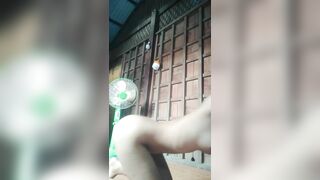 Cô em dân tộc nứng lồn quá tự khiêu dâm ở nhà
