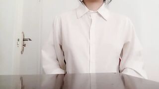 Học sinh khoe vú khủng
