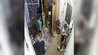 Hack cam đang thay đồ thì bố chồng đi vào