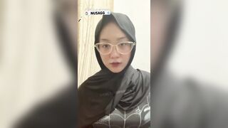 Em rau đeo kinh lồn múp thích cosplay thủ dâm
