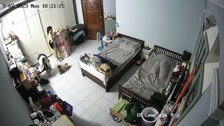 Hack cam em học sinh múi mít thay đồ