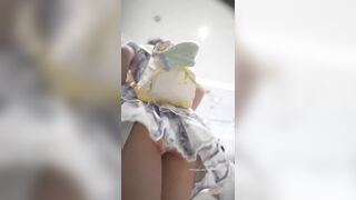 QUAY LÉN EM XINH BÊN DƯỚI VÁY CÓ GÌ