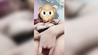 em gái dáng nuột nứng xoa cái lồn múp