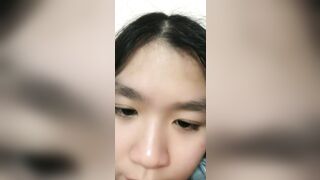 Em gái tập show