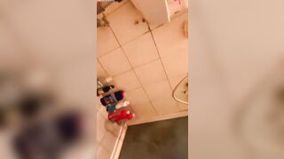 Phang em Mỹ Ngọc nữ sinh Trường ĐH Bách Khoa trong nhà tắm