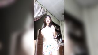Bé rau nữ sinh thủ dâm bằng thỏi son