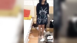 E teen mình dây bị bắt đánh ghen lại còn bắt e quỳ bú cu cho đám con trai