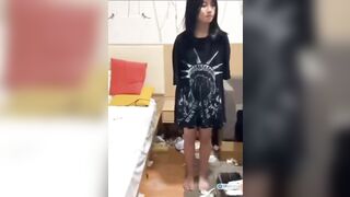 E teen mình dây bị bắt đánh ghen lại còn bắt e quỳ bú cu cho đám con trai