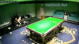 Gạ kèo bạn thân solo bida thua chịch vợ bạn