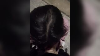 Em học sinh bú cu ngoài đường