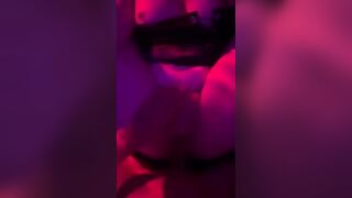 Quẩy sập sàn không biết con ghệ đang bị thằng bạn đè ra địt ná thở còn bị ghi clip