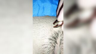 Nhổ lông lồn dùm mẹ vợ lồn to dâm đãng