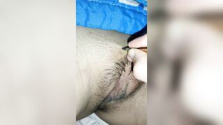 Nhổ lông lồn dùm mẹ vợ lồn to dâm đãng