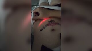 Đúc nguyên cái đèn vào lồn luôn trời