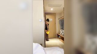 Ở chuồng ra nhận hàng shipper 2