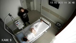 Em gái ngoan hiền ôm hôn bạn trai thắm thiết trên giường