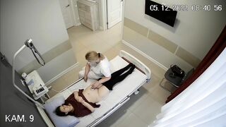 Em gái ngoan hiền ôm hôn bạn trai thắm thiết trên giường