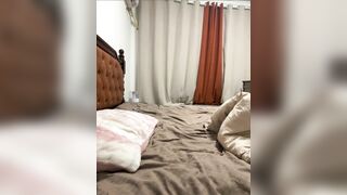 Em rau vú to lồn non lắm lông khoe hàng trên live cho trai xem p1