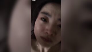 Em khóc mà mồm vẫn gọi "Papa"