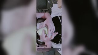 SỐC cảnh em gái NỨNG quá tự móc lồn ngay phòng khách