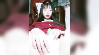 Nứng quá thủ dâm bằng dưa leo