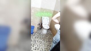 Quay Lén Em Gái Xinh Nude Đi Tè