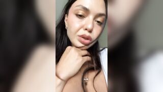 Ả điếm mập lòi lồn cặp vú to xệ thủ dâm