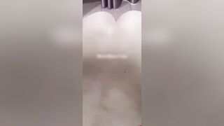 Không địt đâu anh rút cu ra đi