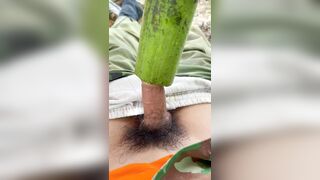 Thủ dâm bằng quả mướp sướng hơn chơi sex toy