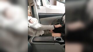 Thủ dâm, để người lạ sờ mó ở bãi đỗ xe