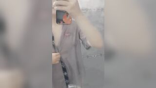Học sinh trường nào đây dâm quá show vú cho người lạ xem