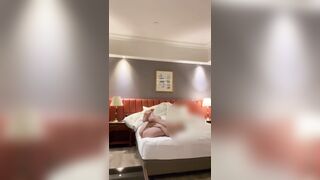 Dắt vợ bạn thân đi khách sạn hồi hộp quá