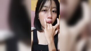 Dụ e thủ dâm xong bắn vào lồn