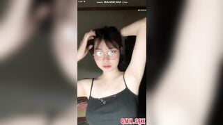 Thu Thảo Sinh viên Cao Đẳng Y lộ clip show vú bím vú căng mặt xinh body nhìn chỉ muốn