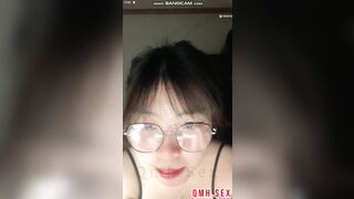 Thu Thảo Sinh viên Cao Đẳng Y lộ clip show vú bím vú căng mặt xinh body nhìn chỉ muốn