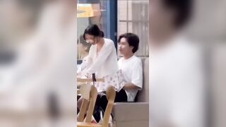 Cặp đôi đụ nhau giữa quán bị quay lại