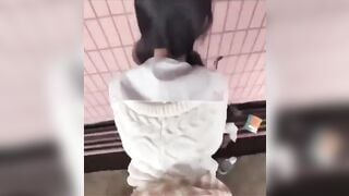 Đụ em gái còn nhỏ quá ở hành lang lồn khích