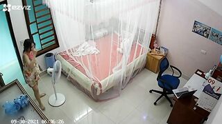 Hack cam thằng em giúp con chị lớp 10 thay đồ p13