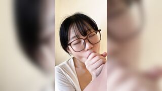 Em sinh viên kính cận dâm đãng bú cu bắn tinh đầy mồm